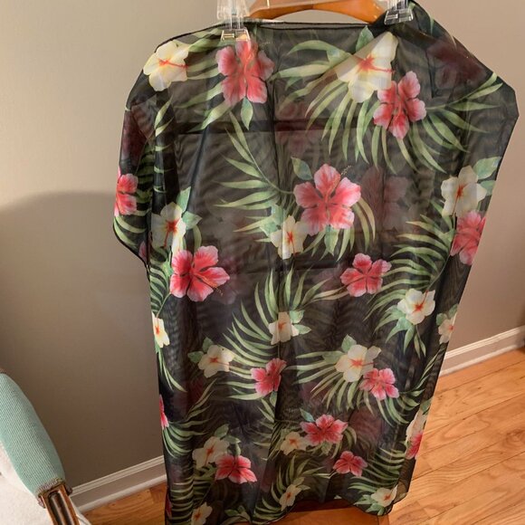 *HP* Beautiful flowery sheer beach cover up. - Picture 2 of 6